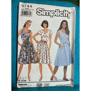 Simplicity 9744 pattern dress swing skirt 1980s size 6-14